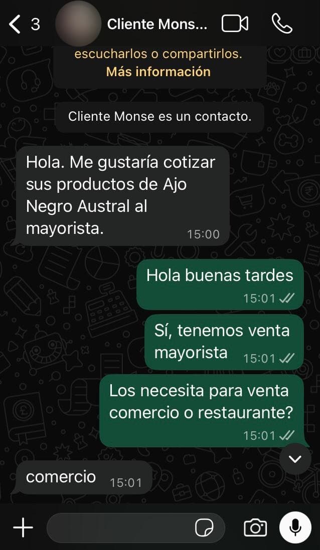 Conversación real de WhatsApp: cliente cotizando ajo negro al por mayor para comercio